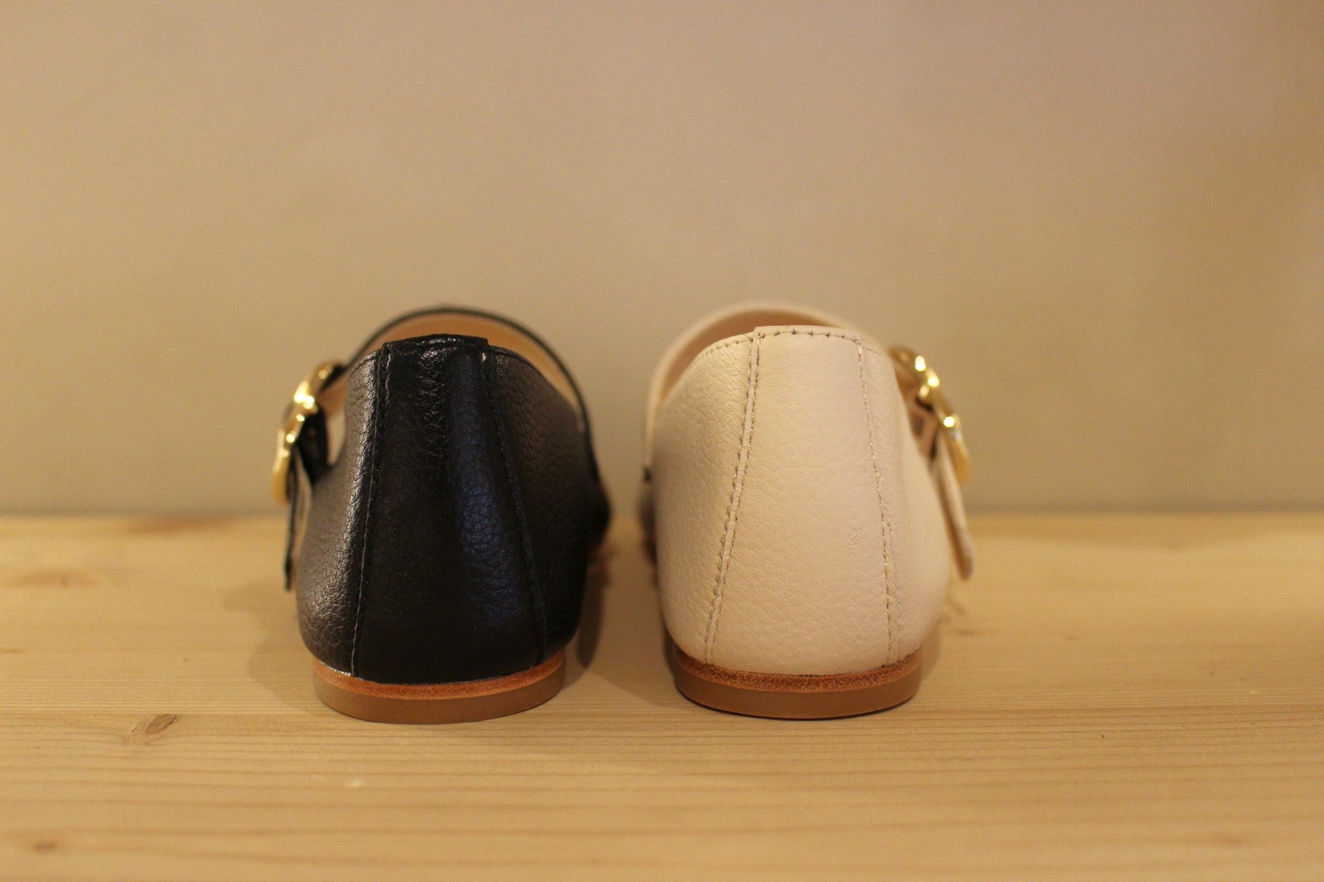 Babies cuir noir ou crème fabrication espagnole ALPE
