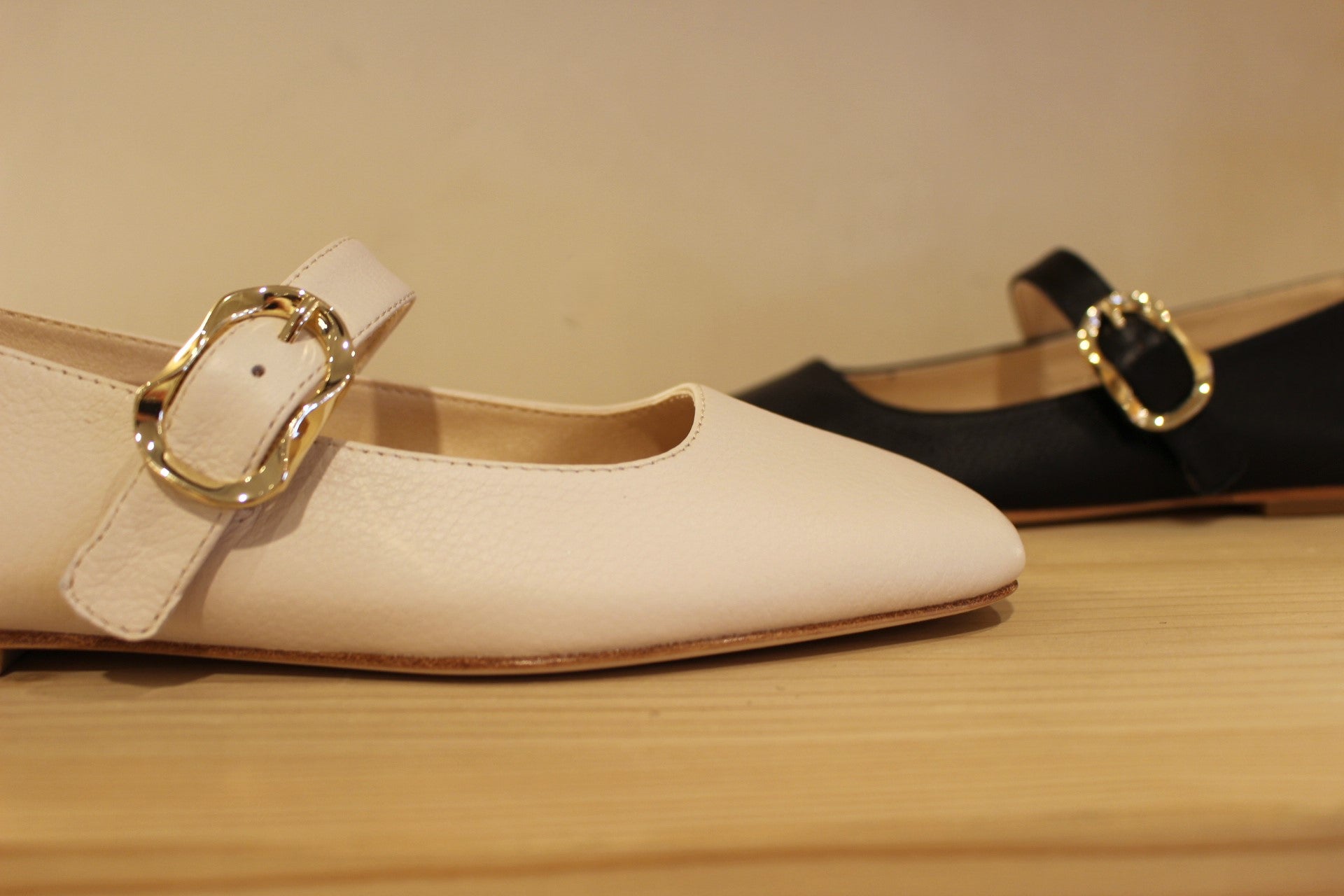 Babies cuir noir ou crème fabrication espagnole ALPE