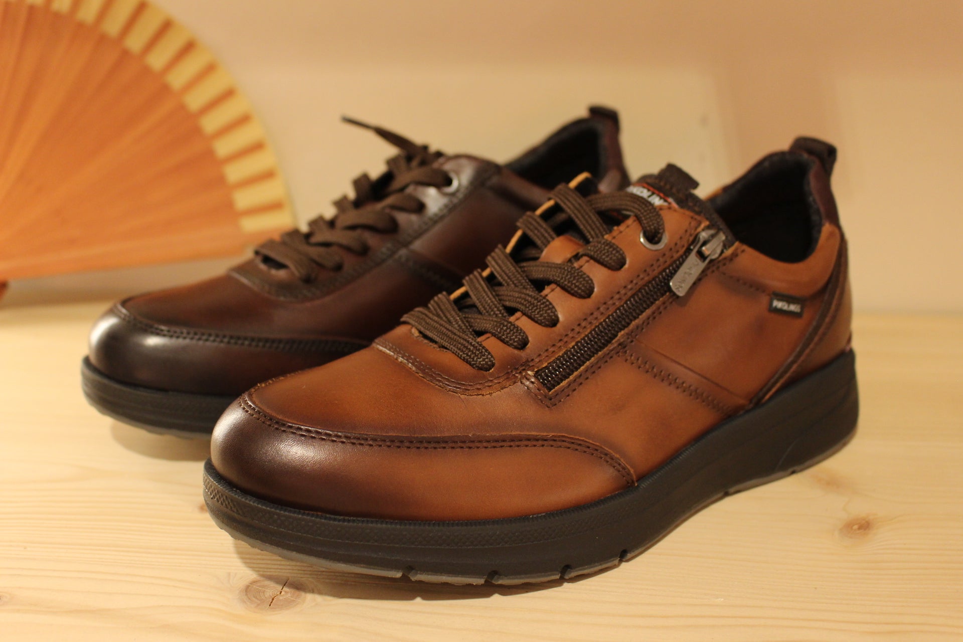 Sneakers homme en cuir marron ou acajou avec semelle interne amovible PIKOLINOS