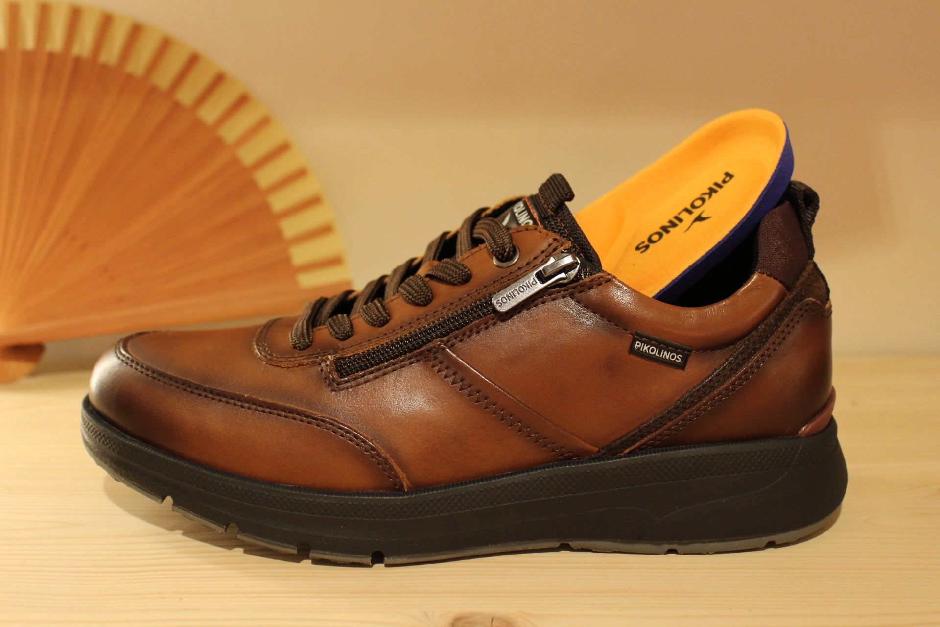 Sneakers homme en cuir marron ou acajou avec semelle interne amovible PIKOLINOS