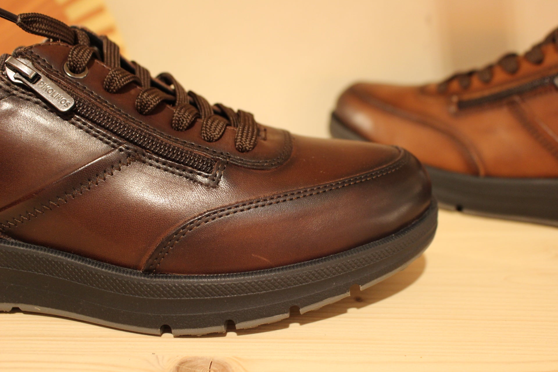 Sneakers homme en cuir marron ou acajou avec semelle interne amovible PIKOLINOS
