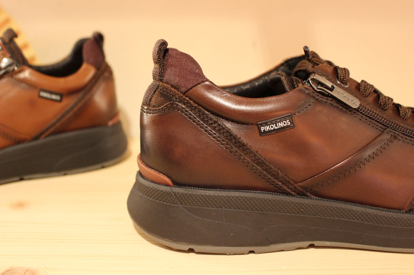 Sneakers homme en cuir marron ou acajou avec semelle interne amovible PIKOLINOS