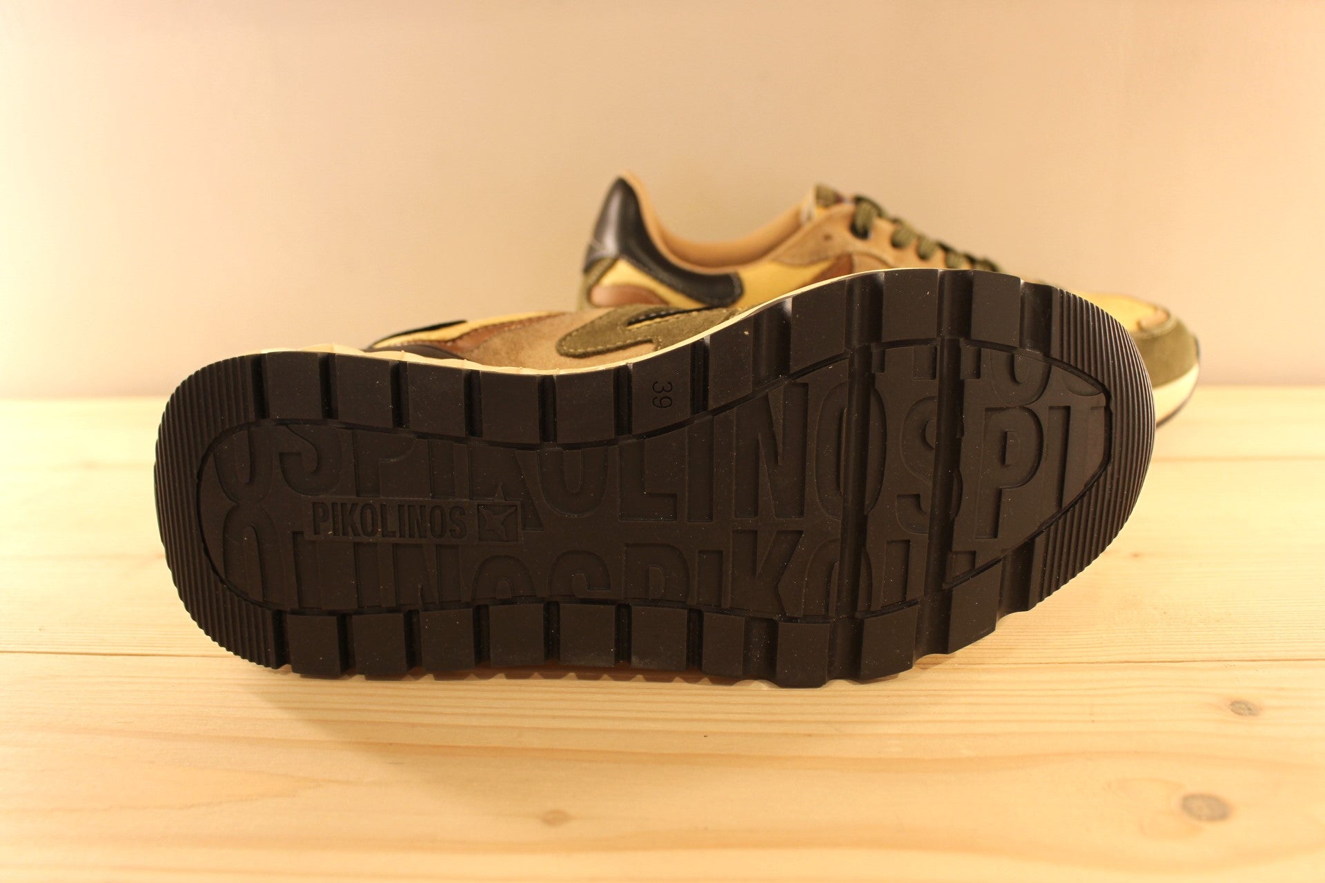 Basket PIKOLINOS en cuir noir, nubuck camel et kaki