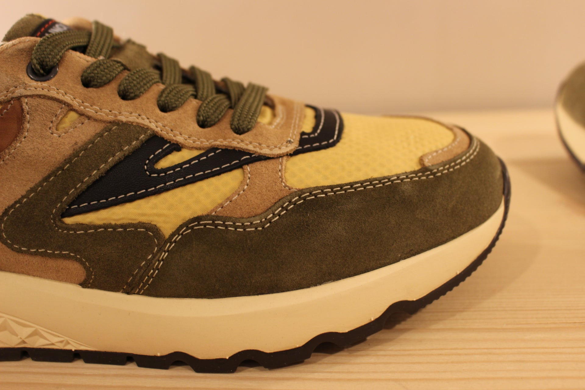 Basket PIKOLINOS en cuir noir, nubuck camel et kaki