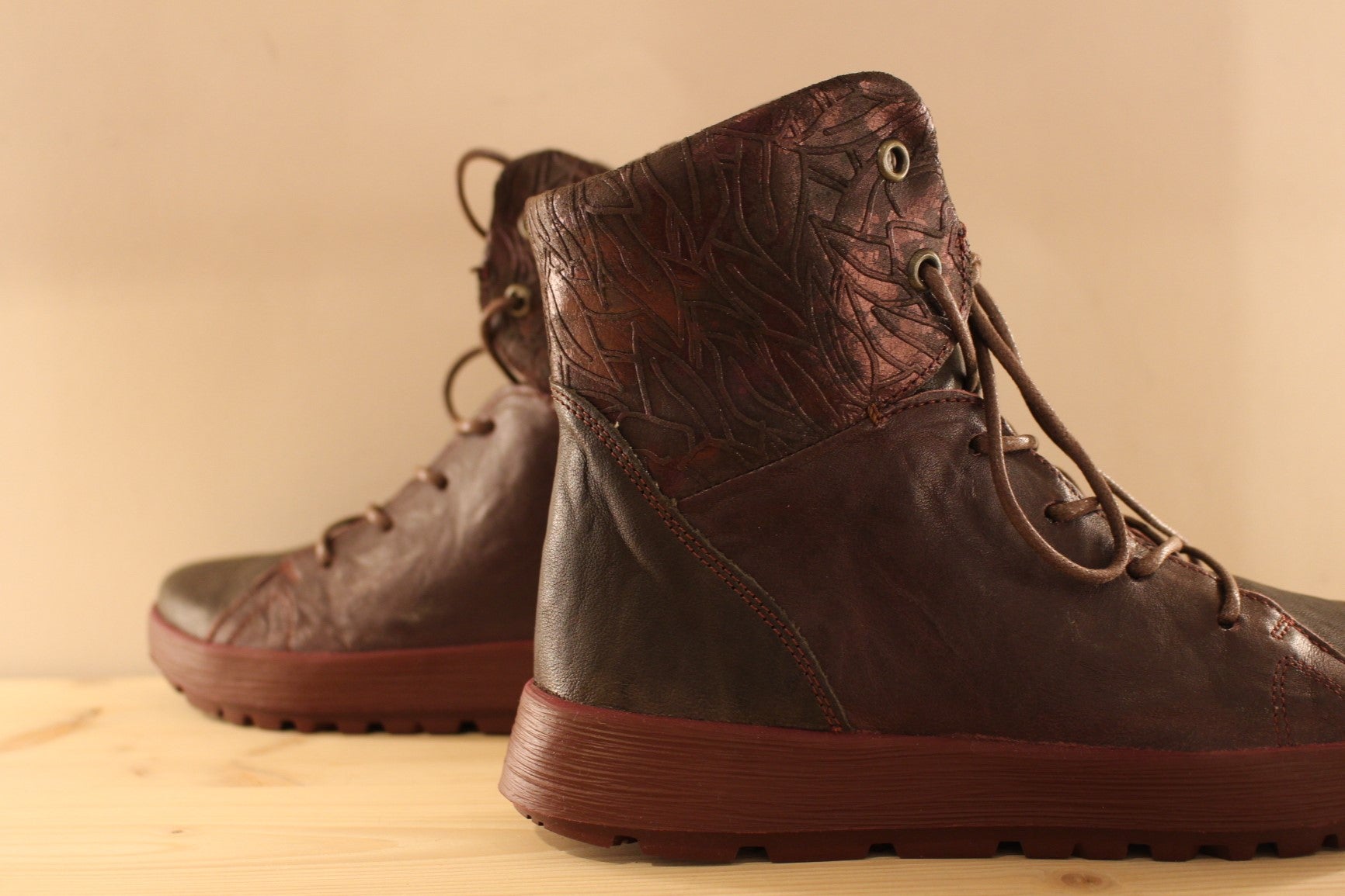 Bottines en cuir très souple de chez THINK