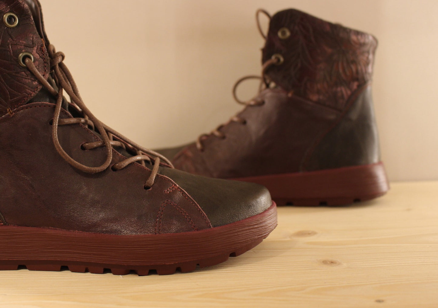 Bottines en cuir très souple de chez THINK