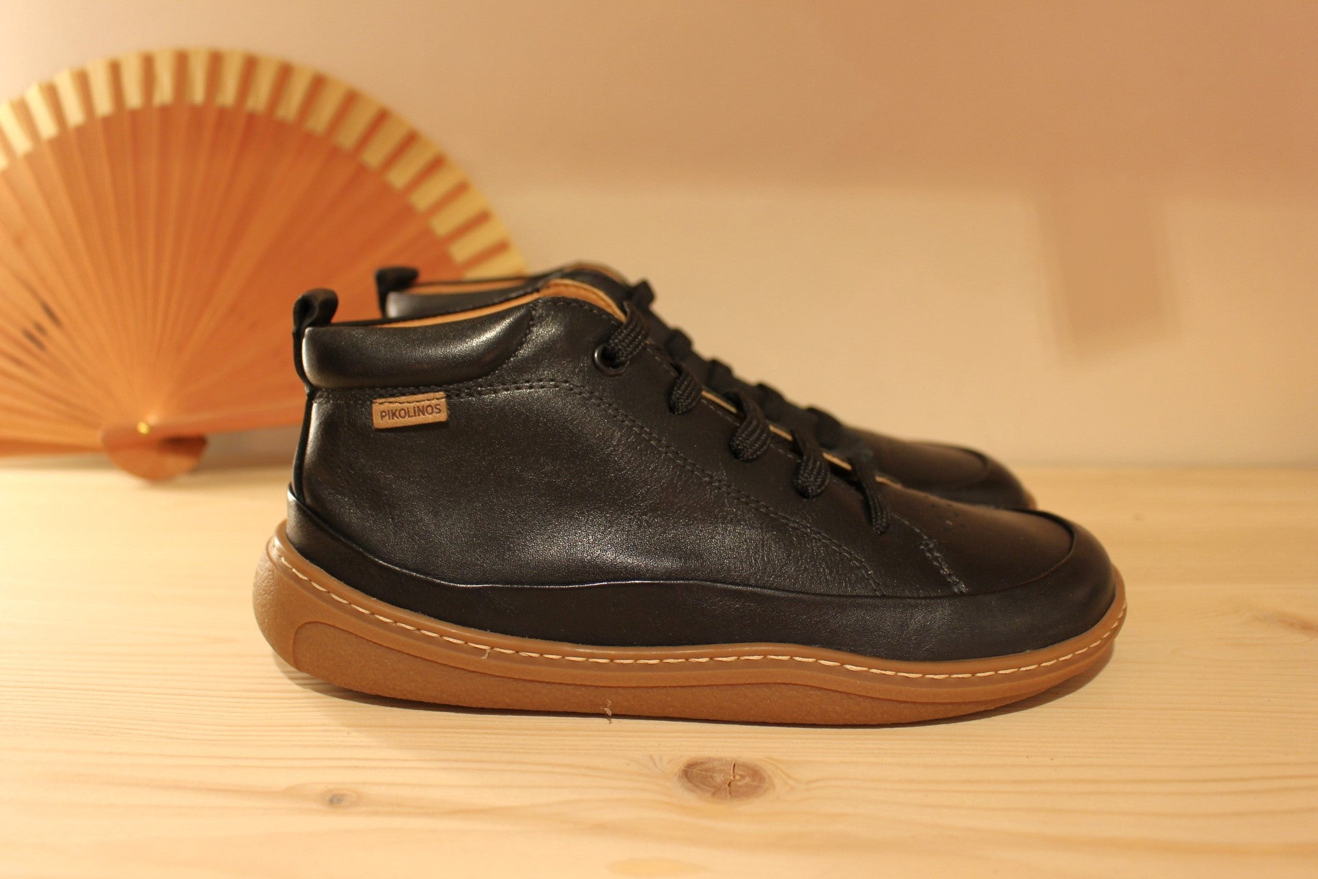 Barefoot femme et homme en cuir noir PIKOLINOS