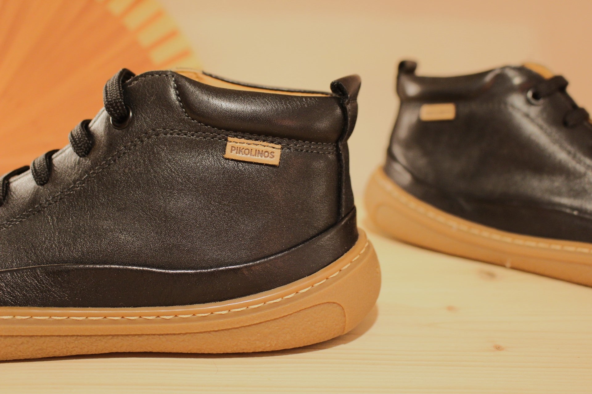 Barefoot femme et homme en cuir noir PIKOLINOS