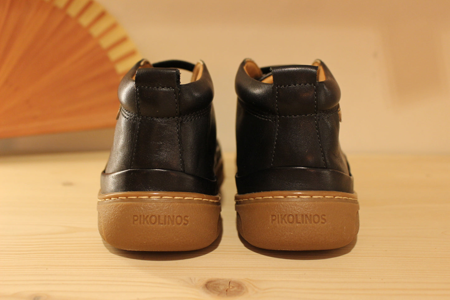 Barefoot femme et homme en cuir noir PIKOLINOS