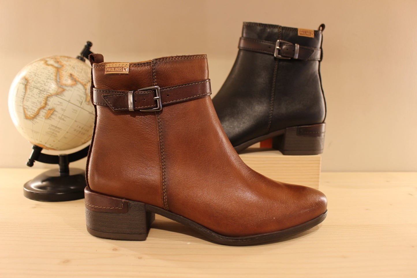 Bottines cuir noir ou marron  PIKOLINOS