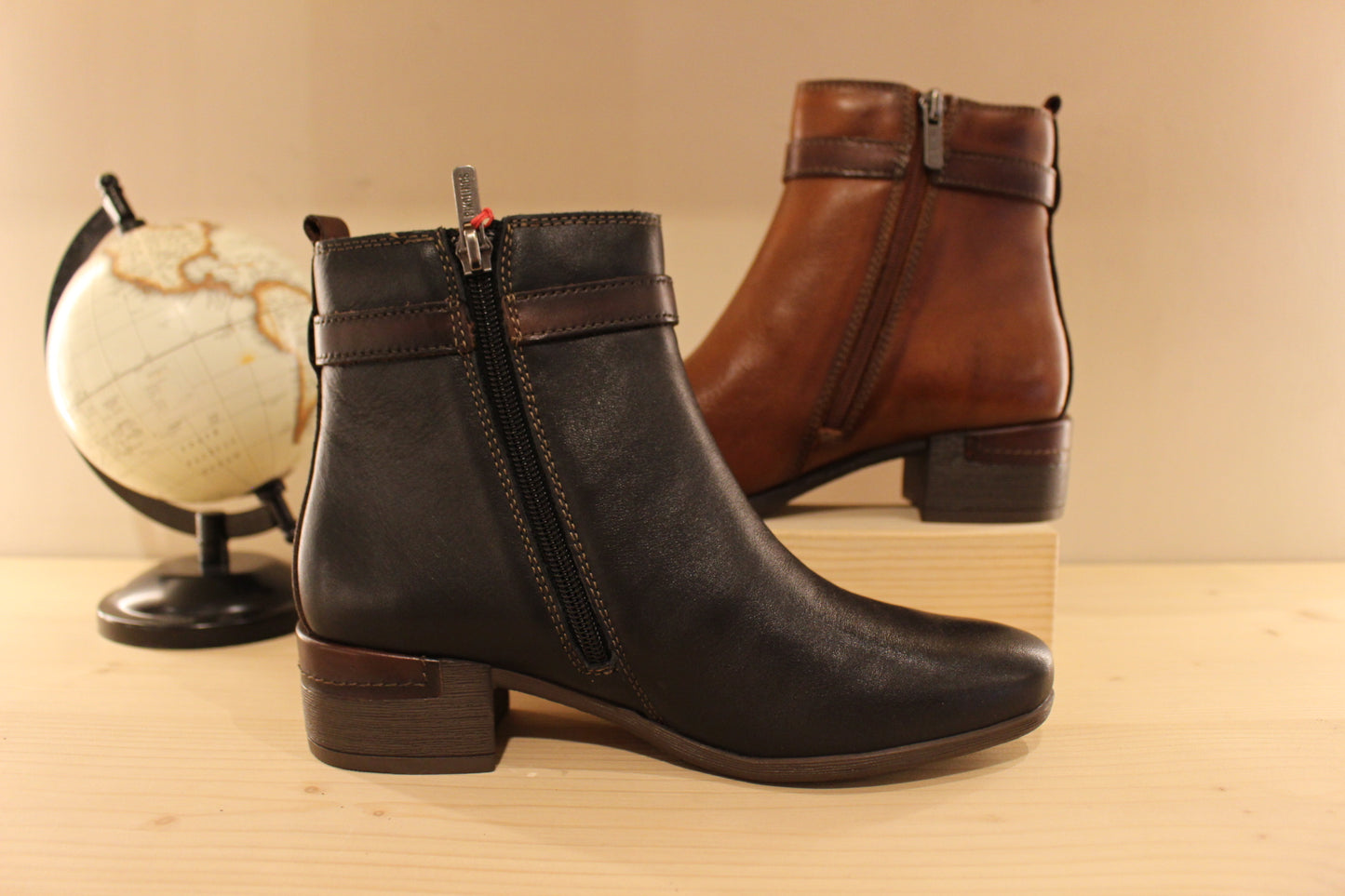 Bottines cuir noir ou marron  PIKOLINOS