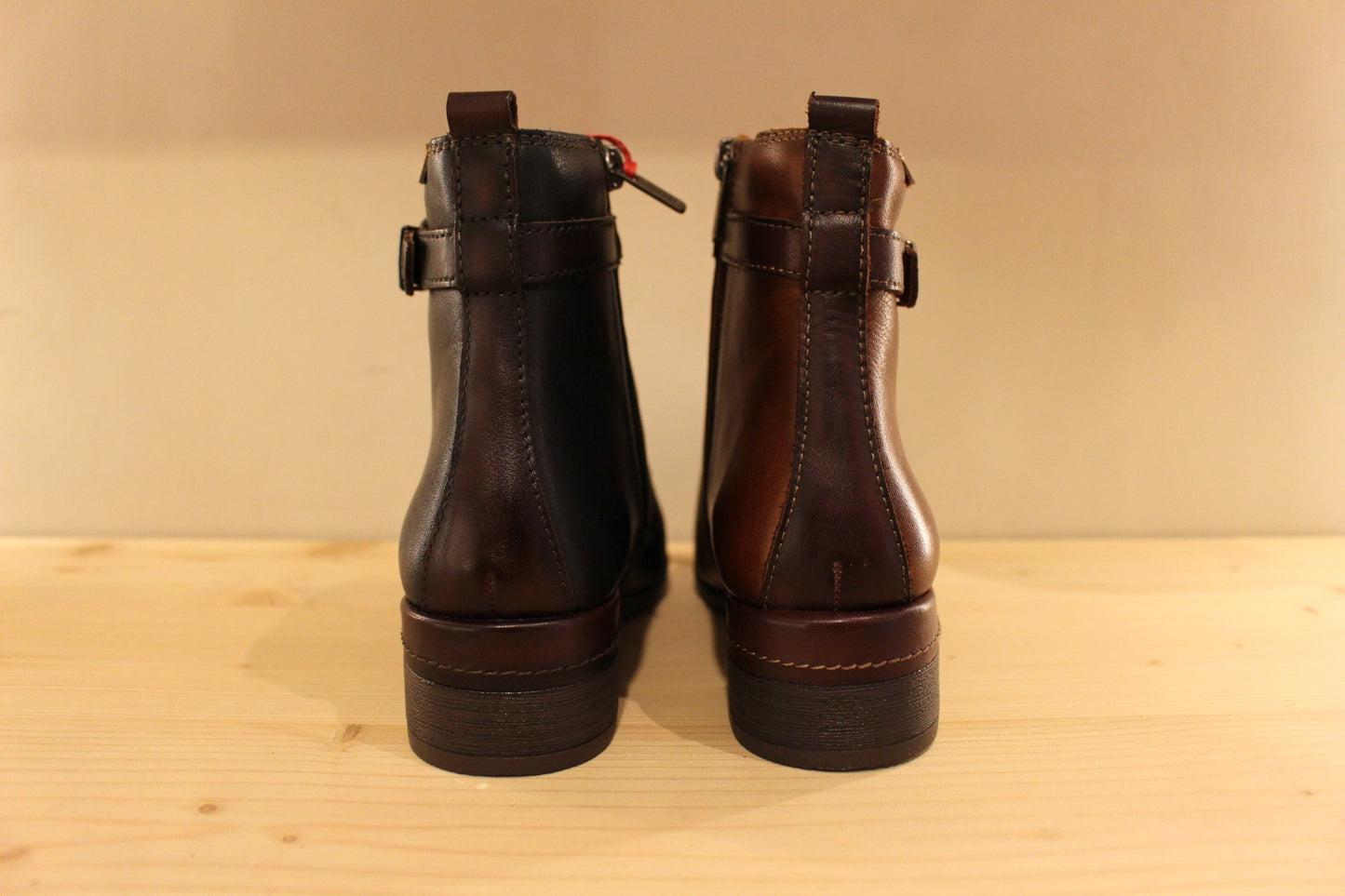 Bottines cuir noir ou marron  PIKOLINOS