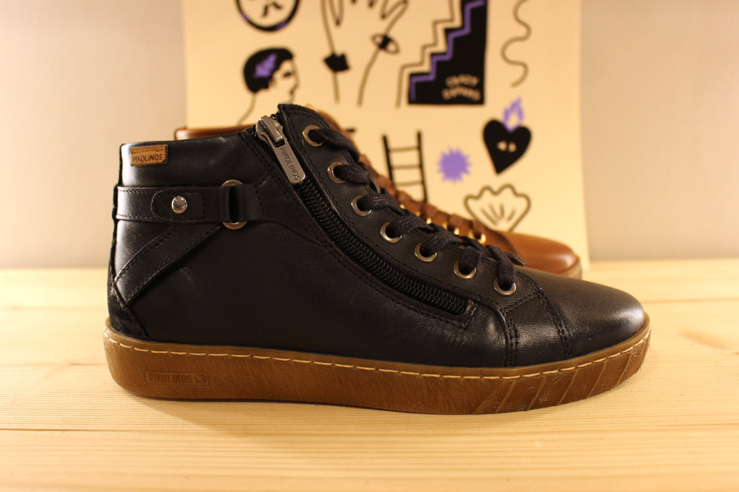 Basket femme en cuir marron clair ou noir PIKOLINOS