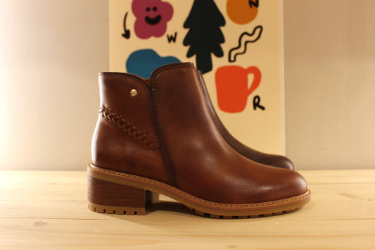 Bottines femme en cuir noir ou acajou petit talon PIKOLINOS