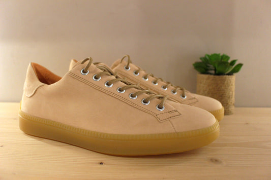 Chaussures en cuir gras, de couleur beige poudré semelle interne amovible THINK