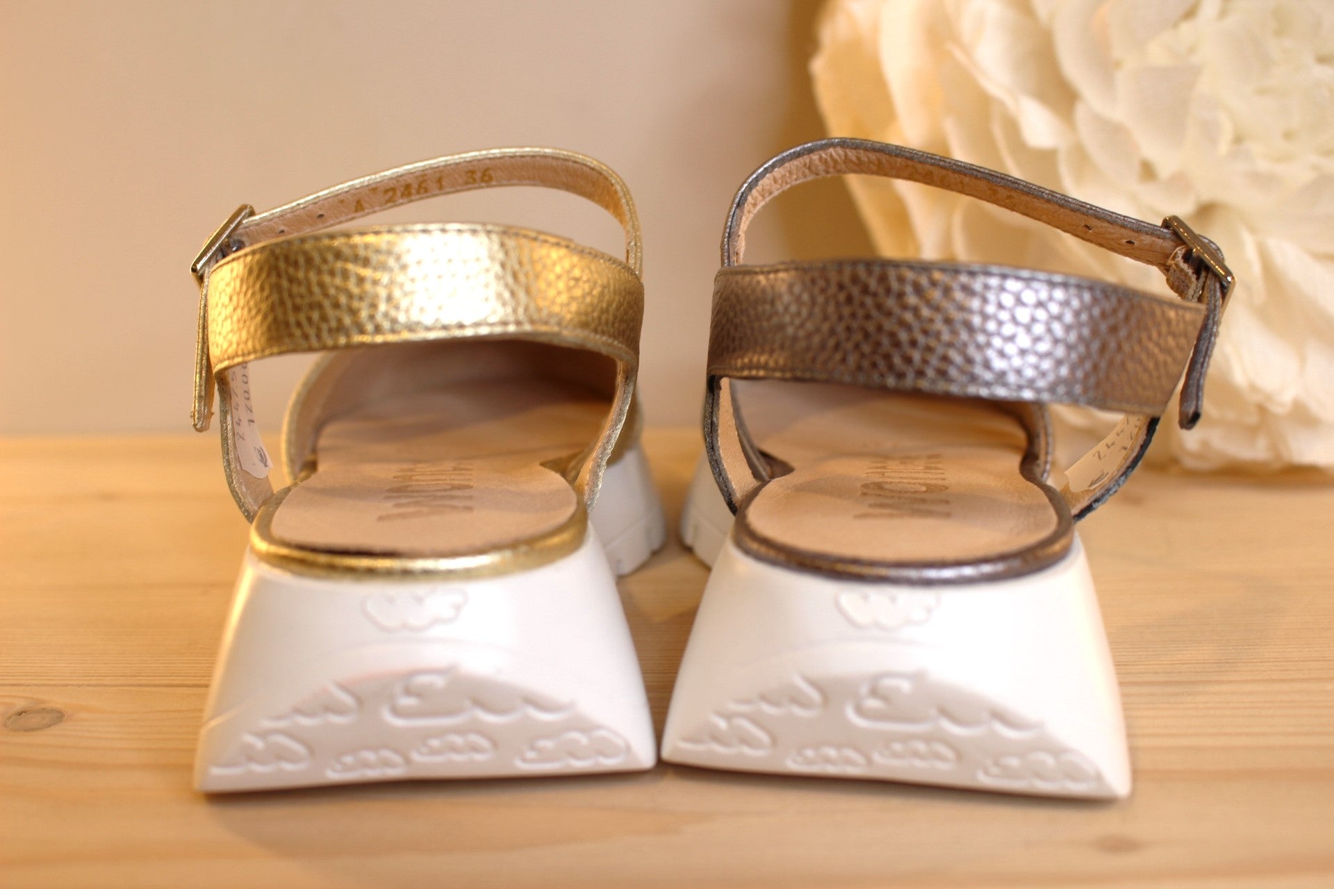 Sandale avant fermé cuir métallisé gris ou or WONDERS