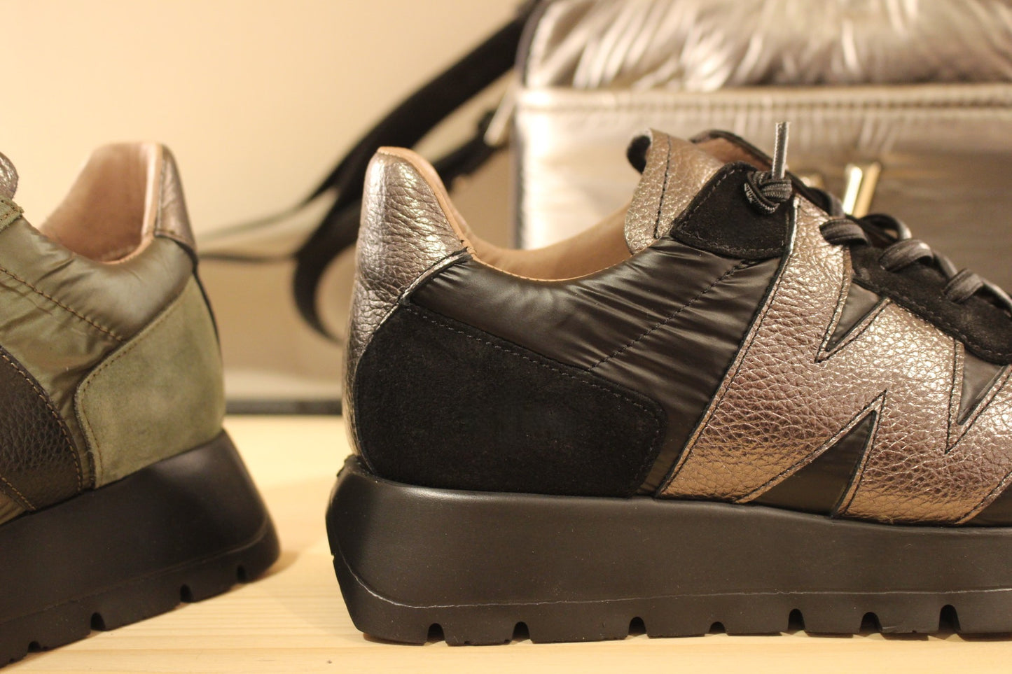 Sneaker cuir et nylon vert ou noir semelle interne amovible WONDERS