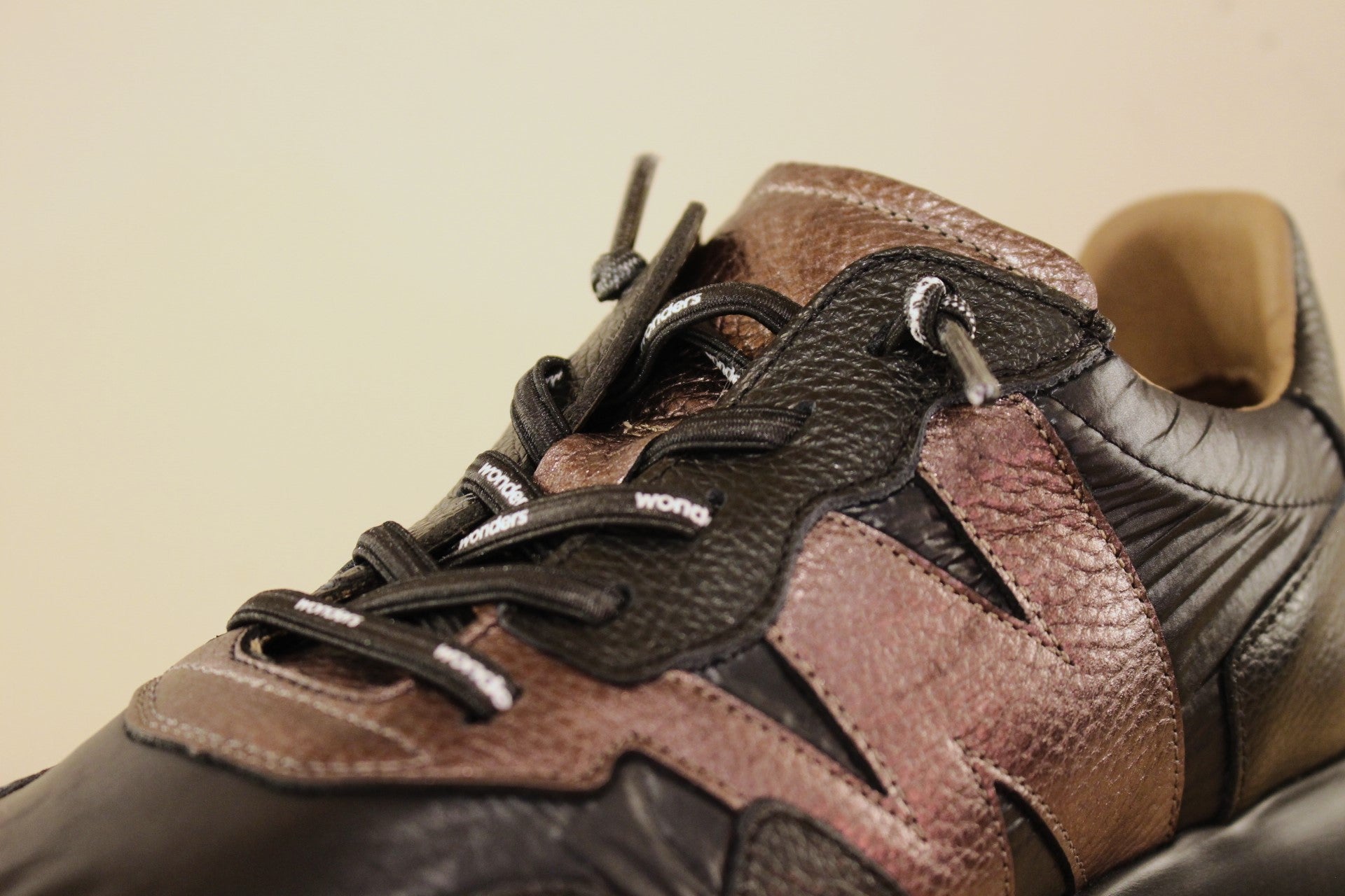 Basket à enfiler cuir noir ou bordeuax WONDERS