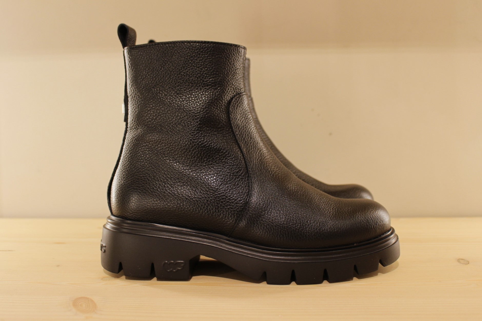 Bottines cuir noir et zip interne semelle extra légère et adhérente WONDERS