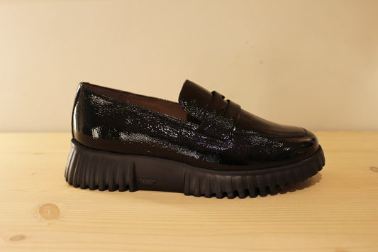 Mocassins en cuir vernis noir  avec semelles amovibles WONDERS