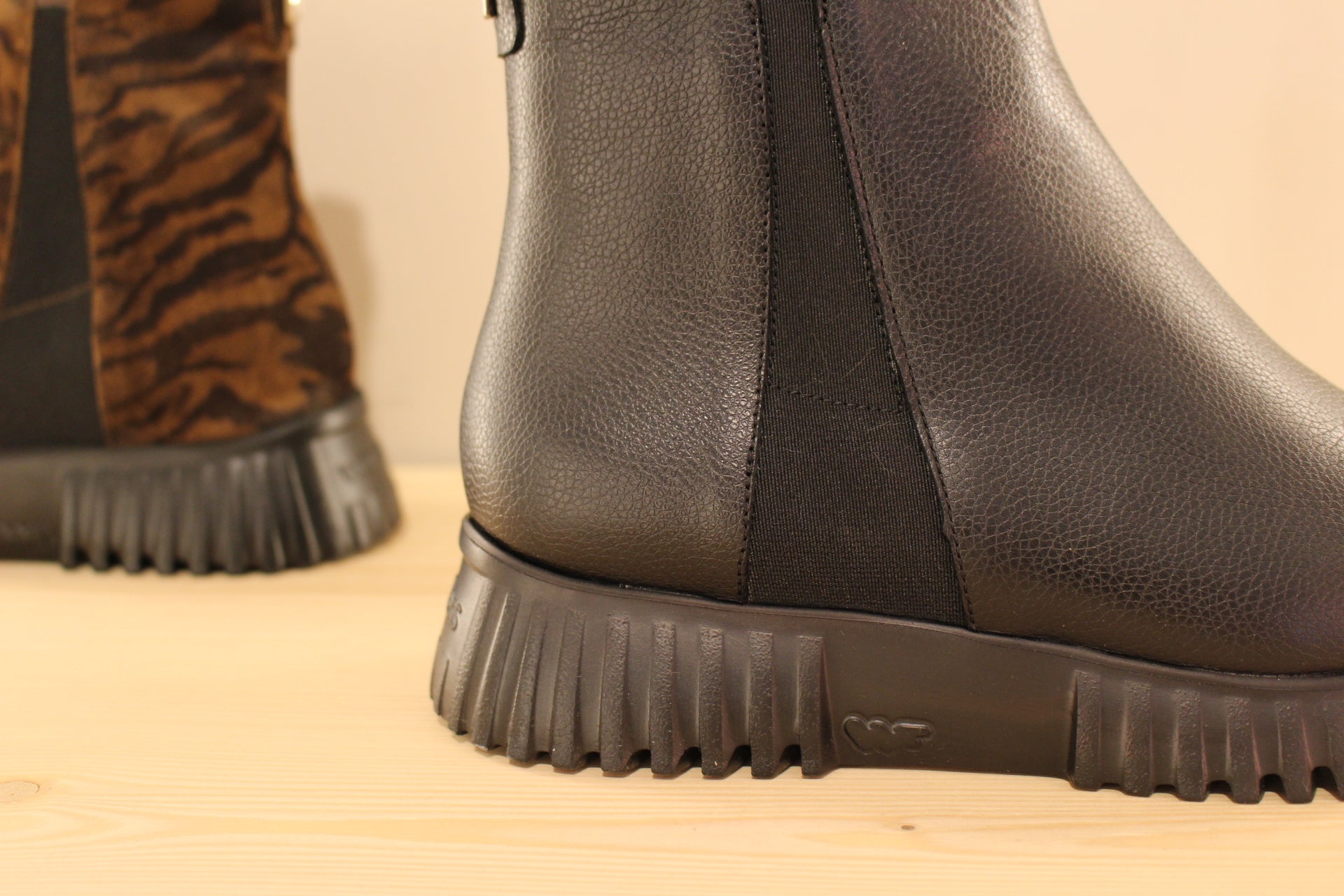 Bottines cuir noir ou imprimé animal avec zip et semelle amovible WONDERS