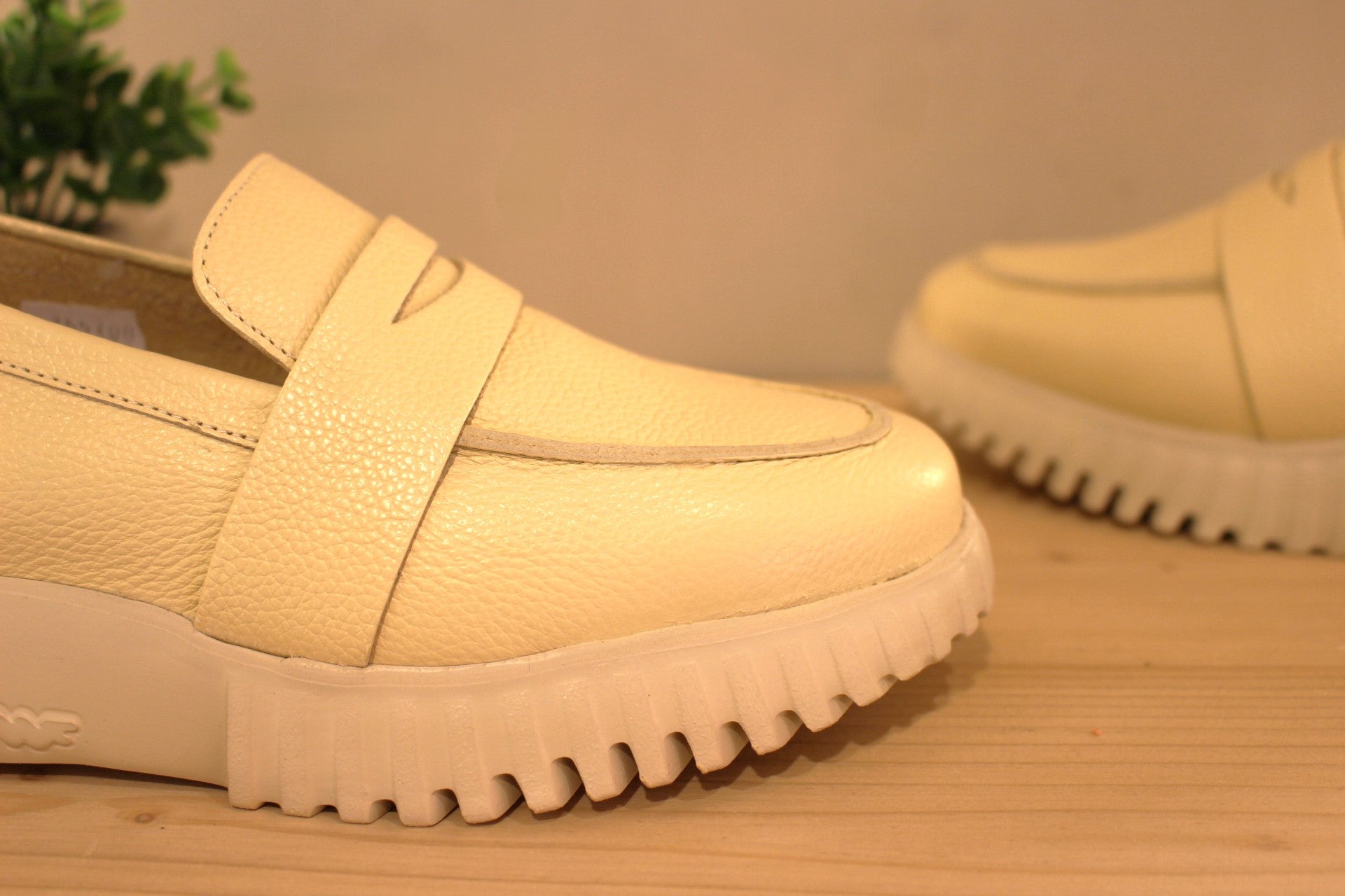 WONDERS Mocassin en cuir de couleur vanille. Chaussures doublées cuir. Semelle interne amovible