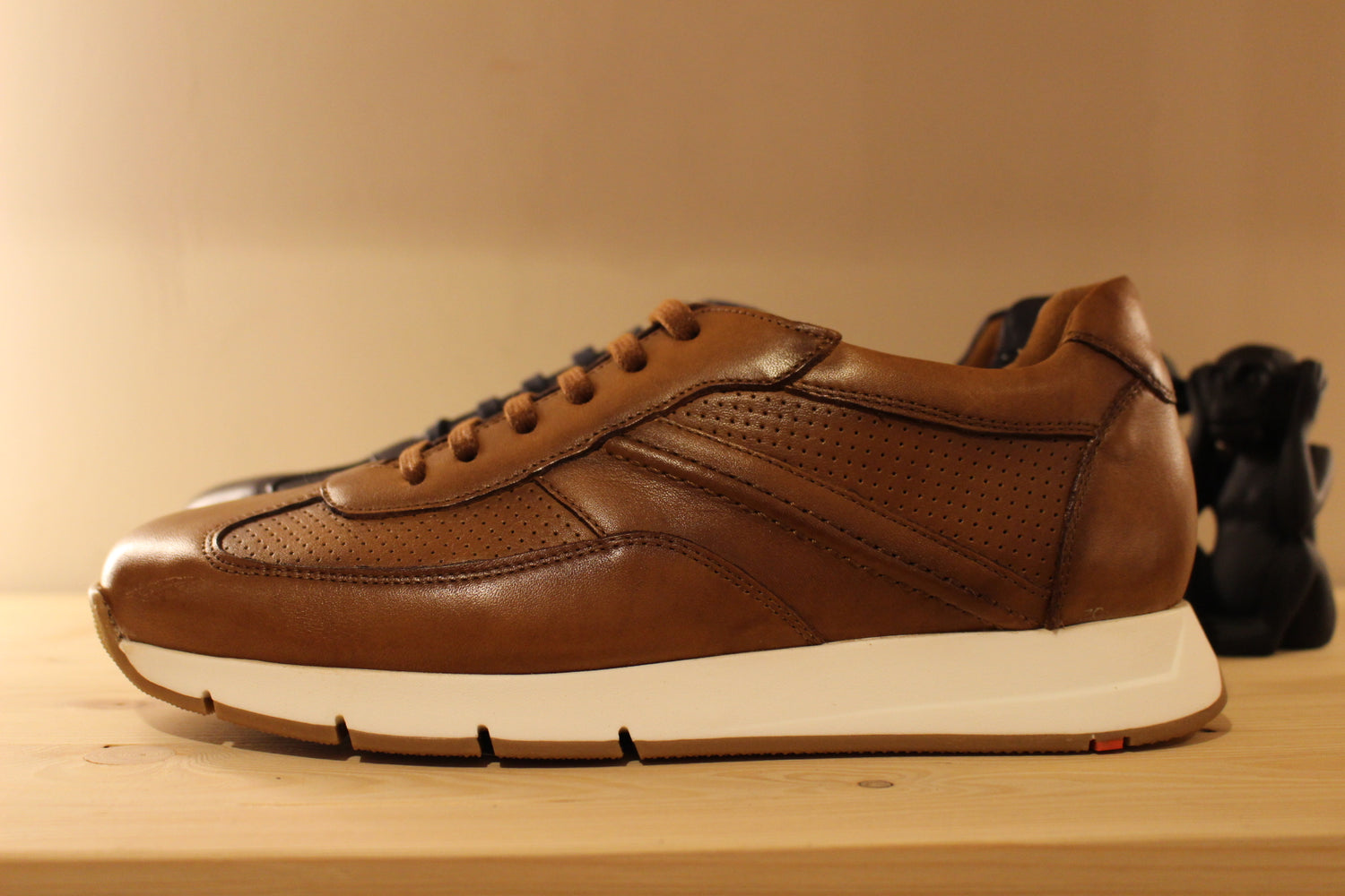 Sneaker cuir bleu marine très souple et léger LLOYD
