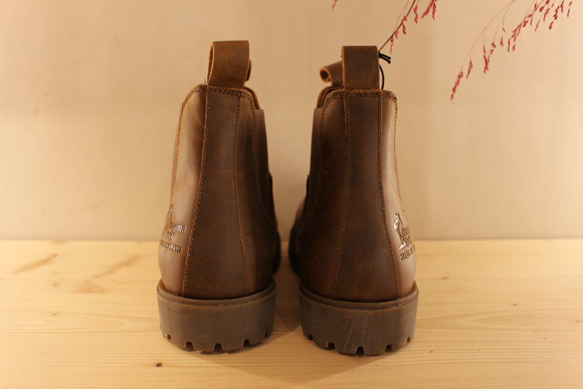 Chelsea Panama Jack pour hommes en cuir gras de couleur cuir. Cuir traité waterproof. Bottines doublées cuir et semelle interne amovible.