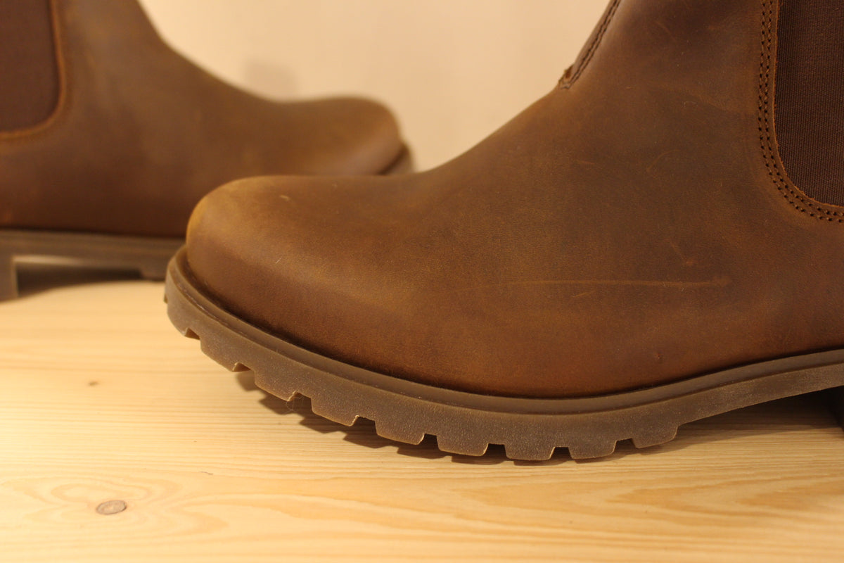Chelsea Panama Jack pour hommes en cuir gras de couleur cuir. Cuir traité waterproof. Bottines doublées cuir et semelle interne amovible.