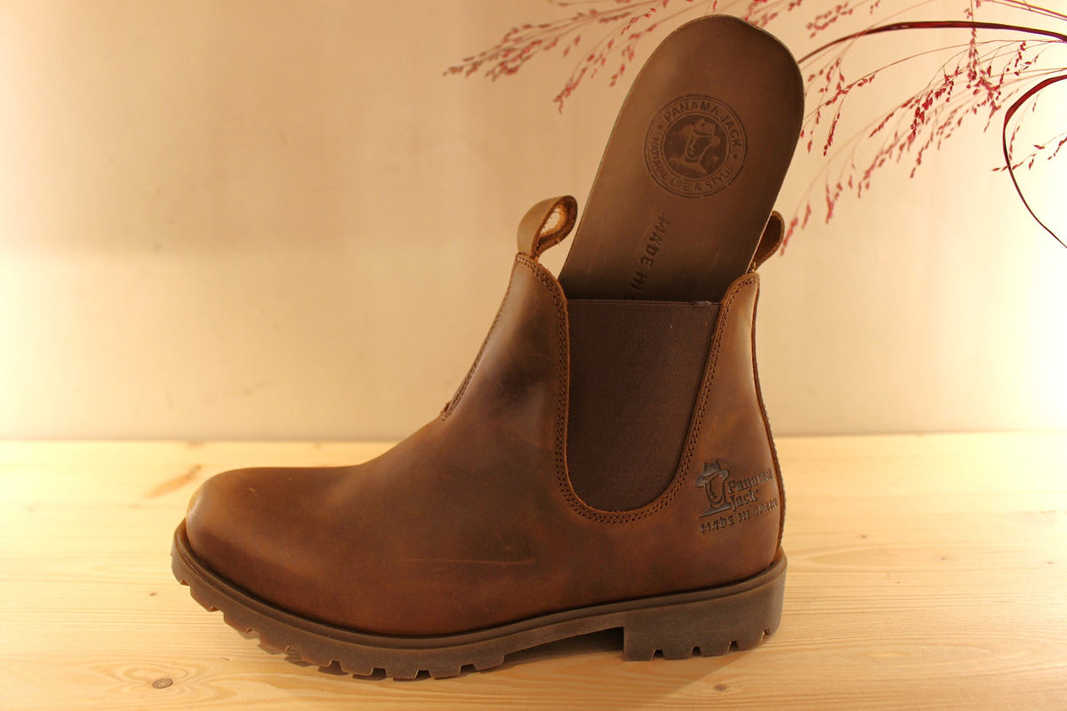 Chelsea Panama Jack pour hommes en cuir gras de couleur cuir. Cuir traité waterproof. Bottines doublées cuir et semelle interne amovible.