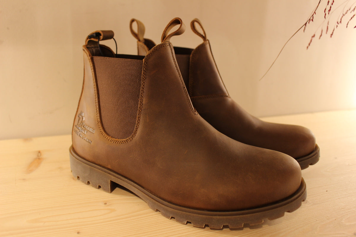 Chelsea Panama Jack pour hommes en cuir gras de couleur cuir. Cuir traité waterproof. Bottines doublées cuir et semelle interne amovible.