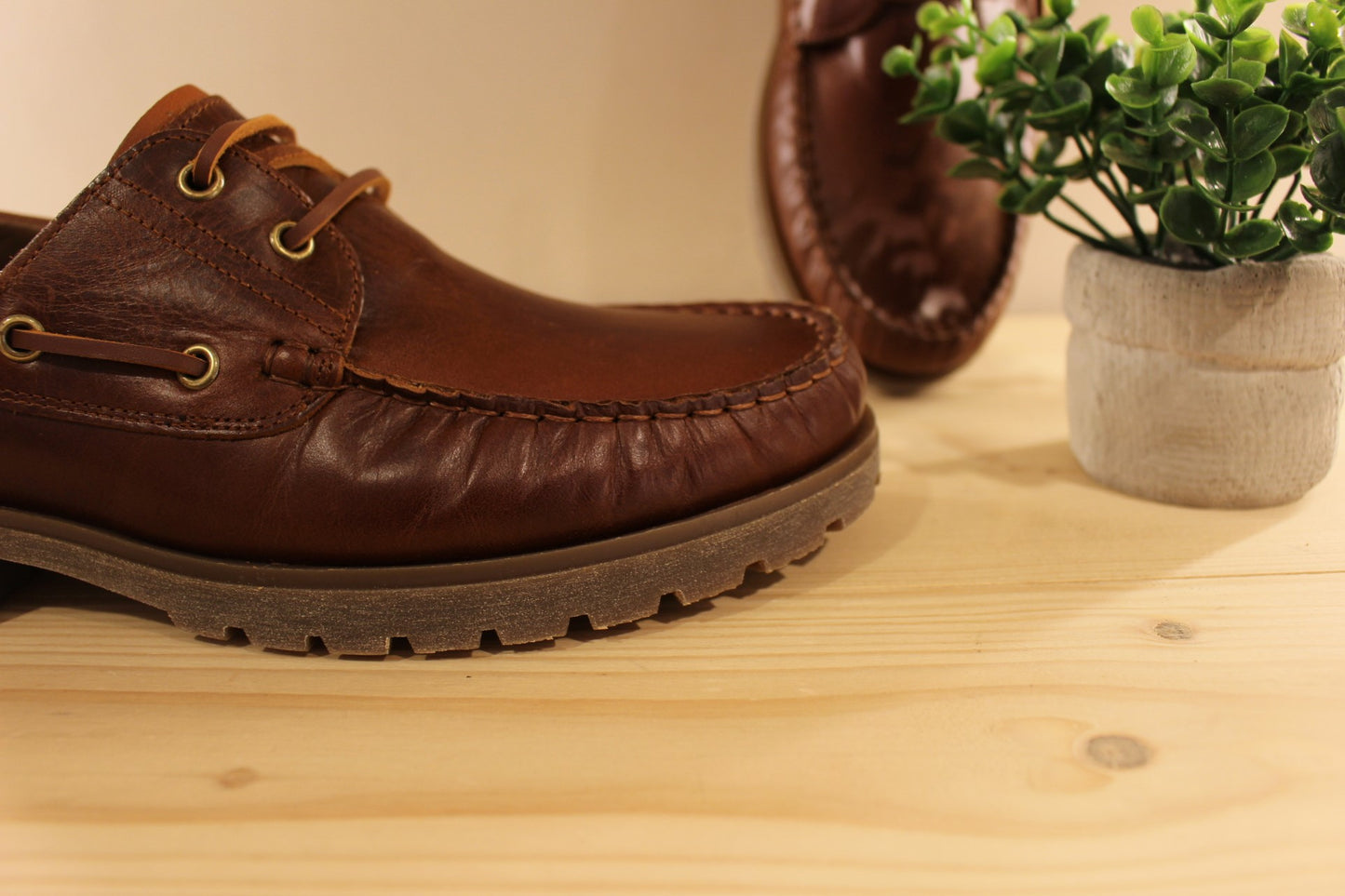 PANAMA JACK Fabrication espagnole. Chaussures bateau en cuir de couleur cognac. Serra lacet en cuir ton sur ton