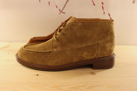 Boots  Mamzelle en cuir velours de couleur vison ou de couleur chocolat. Serrage lacet coton ton sur ton