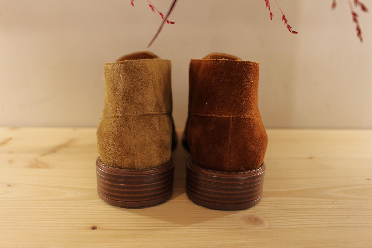 Boots  Mamzelle en cuir velours de couleur vison ou de couleur chocolat. Serrage lacet coton ton sur ton