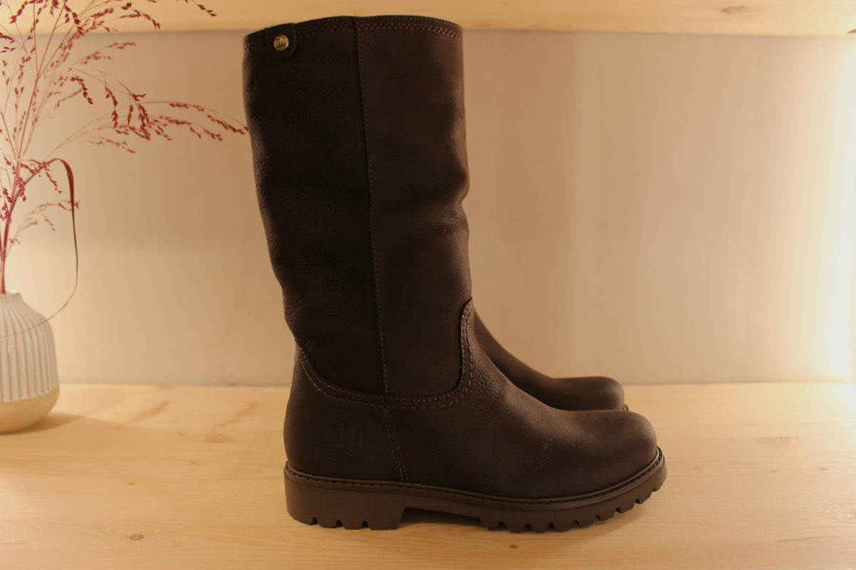 Bottes PANAMA JACK pour femme, en cuir nubuck gras de couleur chocolat. Bottes doublées acrylique. Cuir traité waterproof