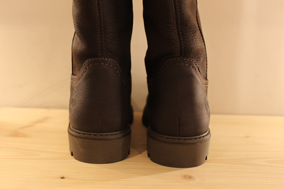Bottes PANAMA JACK pour femme, en cuir nubuck gras de couleur chocolat. Bottes doublées acrylique. Cuir traité waterproof