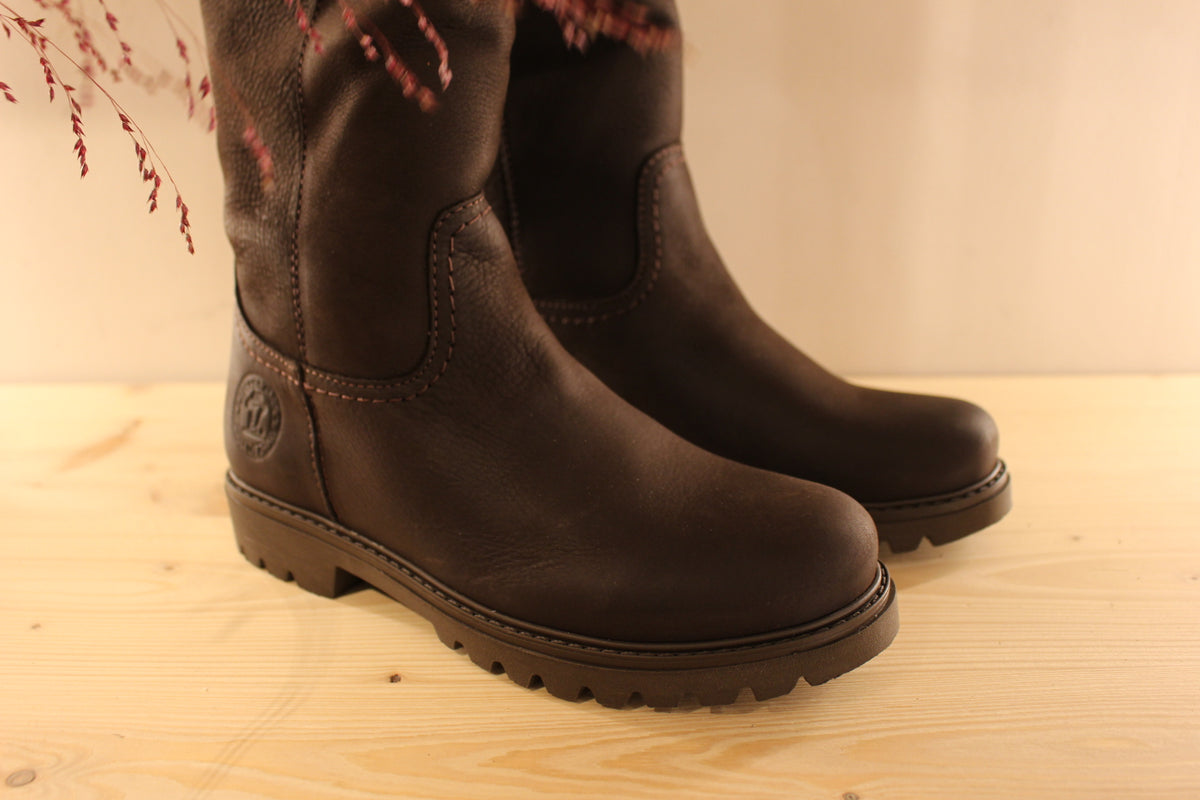 Bottes PANAMA JACK pour femme, en cuir nubuck gras de couleur chocolat. Bottes doublées acrylique. Cuir traité waterproof