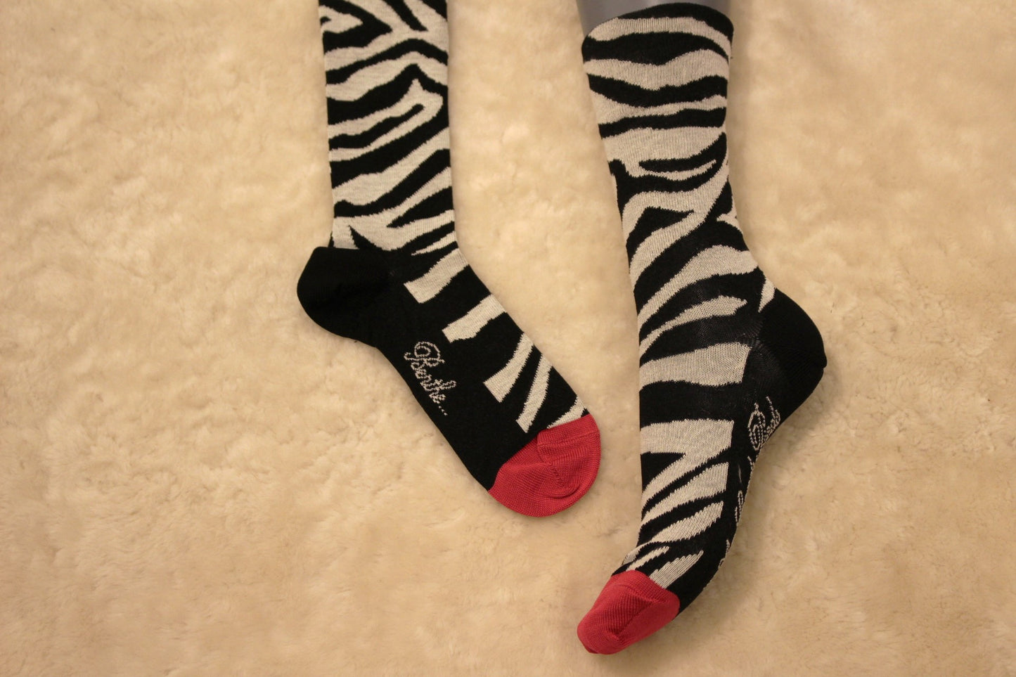 Chaussettes BERTHE AUX GRANDS PIEDS. Fabrication Française. Chaussettes femme en fil d'écosse et coton Zèbre