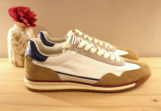 Chaussure Schmoove - Camden. Marque française. Basket en croûte de cuir velours beige et gris. Cuir lisse bleu marine sur l'arrière. 