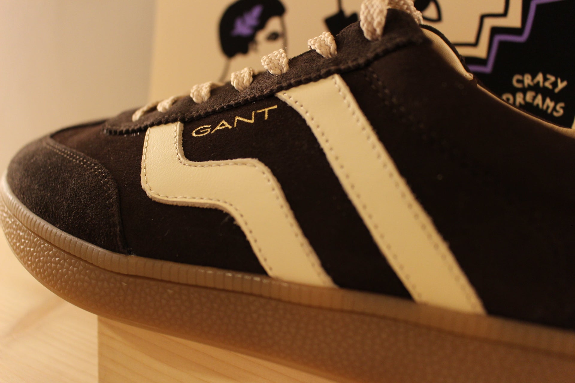 Sneakers homme en cuir velours de couleur marron chocolat ou de couleur jaune GANT