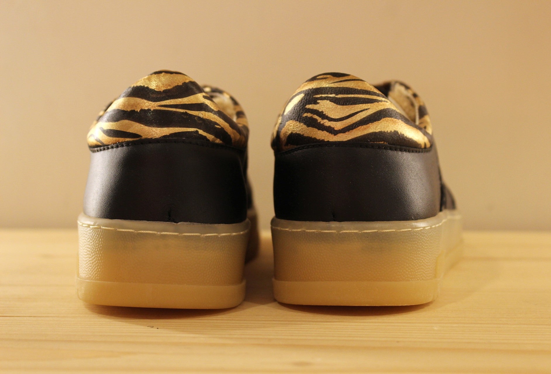 Basket en cuir métallisé bronze thème animal et chocolat avec semelle amovible VADDIA 