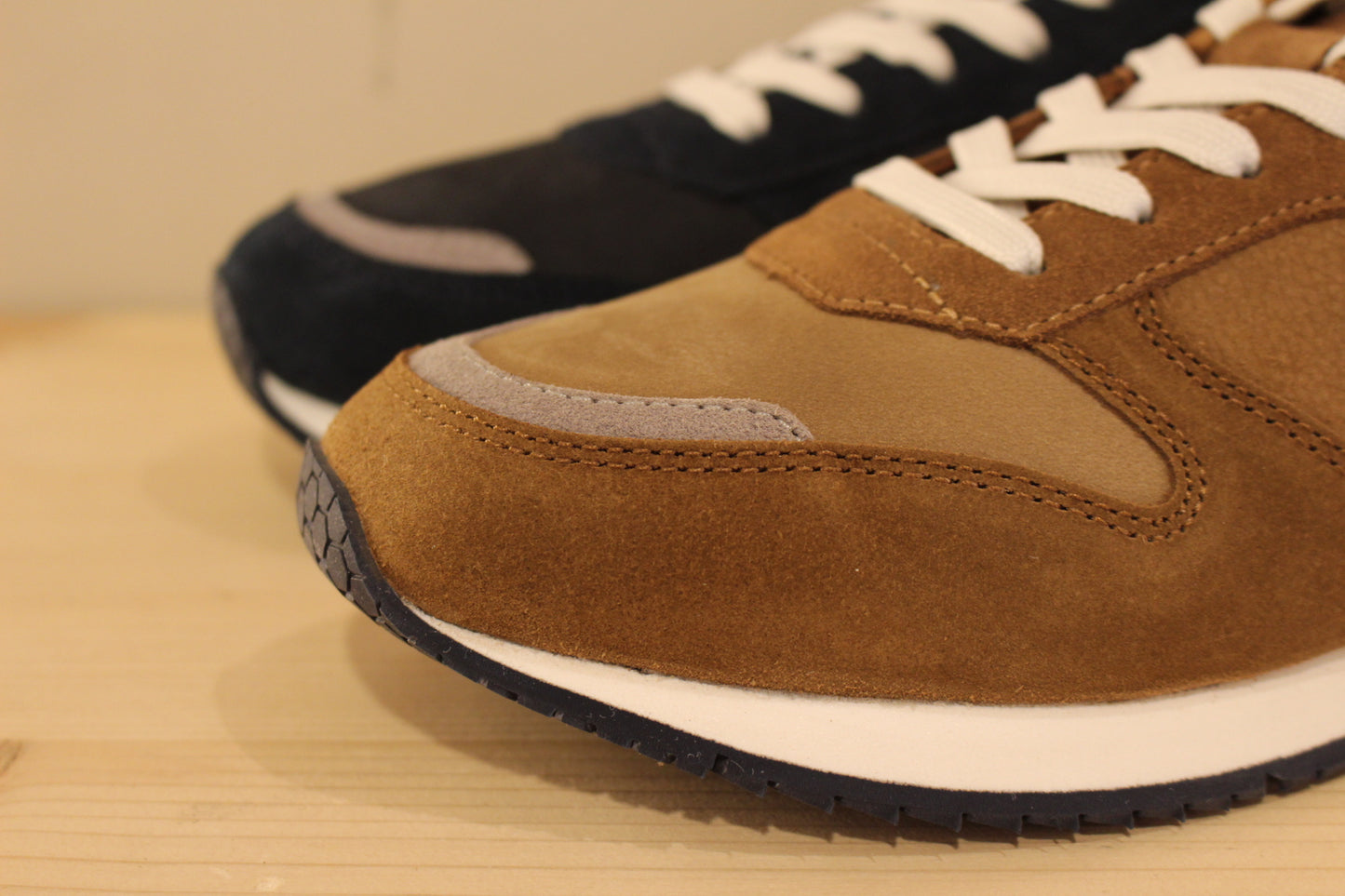 Sneaker homme en cuir bleu ou marron avec semelle interne amovible LLOYD