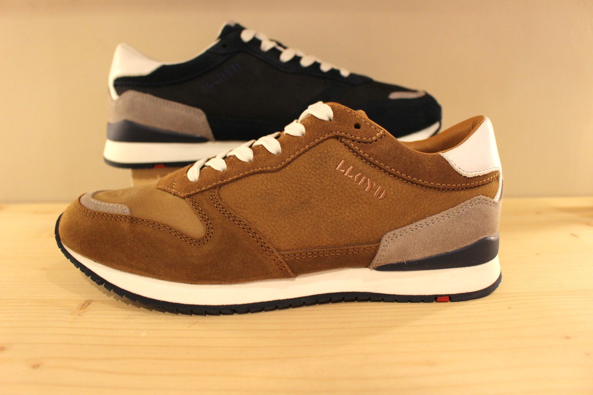 Sneaker homme en cuir bleu ou marron avec semelle interne amovible LLOYD