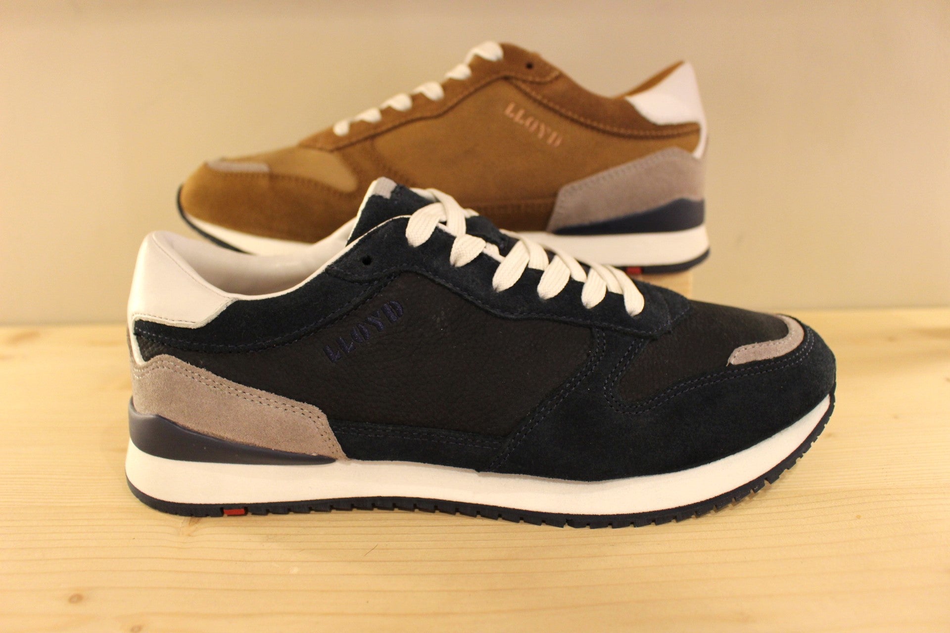 Sneaker homme en cuir bleu ou marron avec semelle interne amovible LLOYD