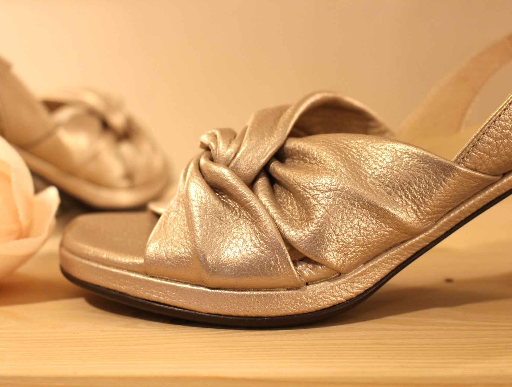 Sandale cuir métallisé platine fabrication espagnole WONDERS