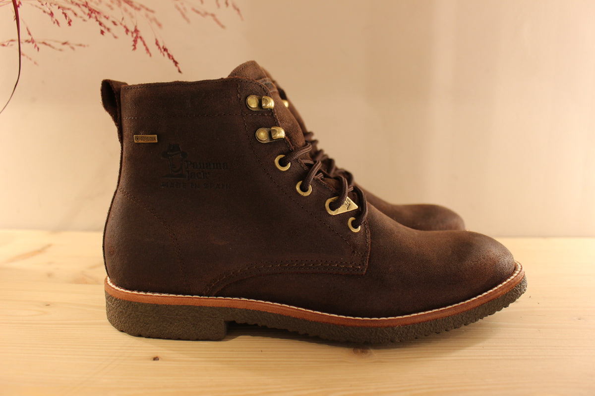 Chaussures d'hiver PANAMA JACK pour homme en velours de couleur marron. Cuir traité waterproof. Chaussures doublées Gore-Tex