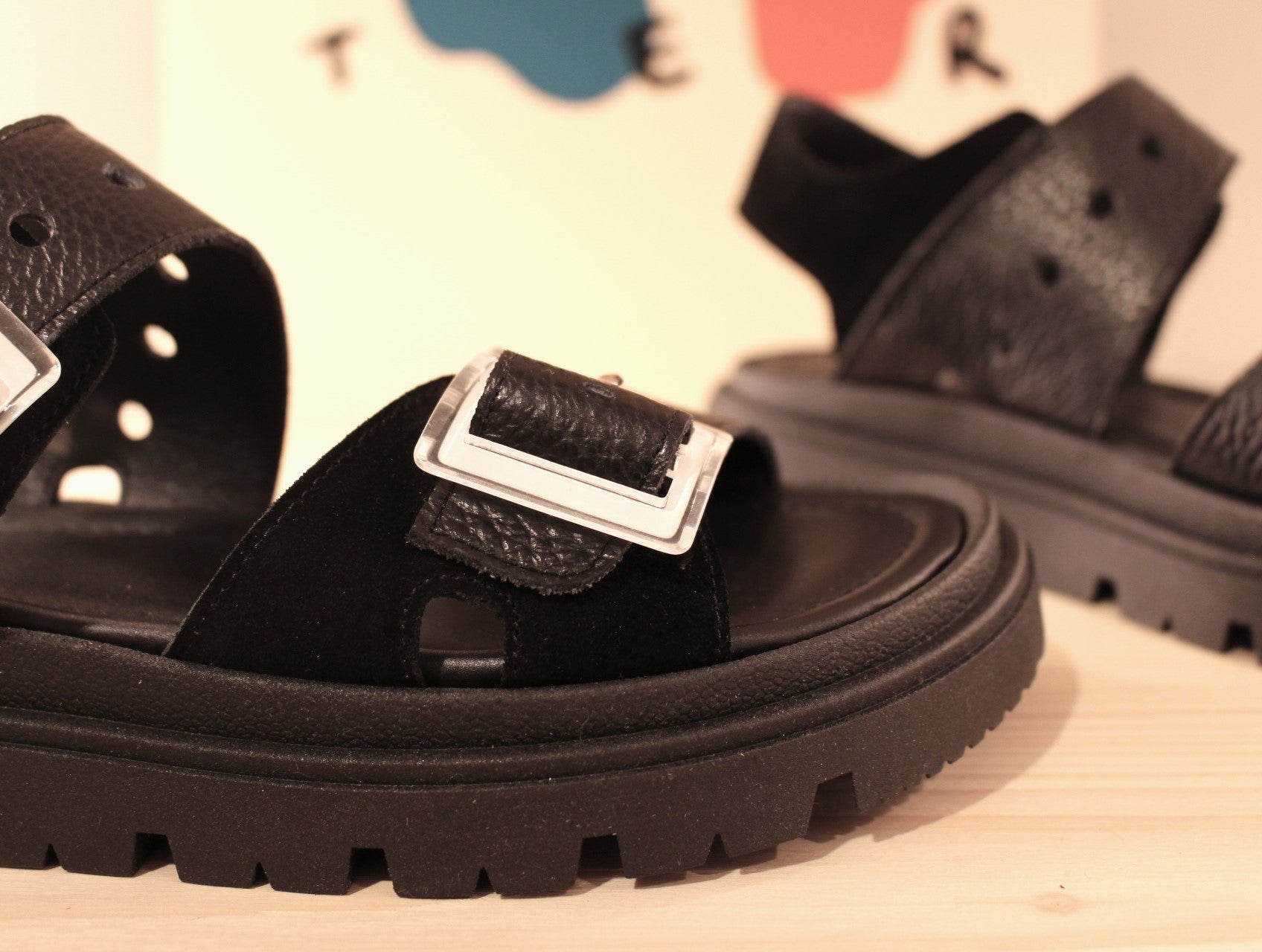 Sandale cuir noir semelle épaisse et légère CASTA