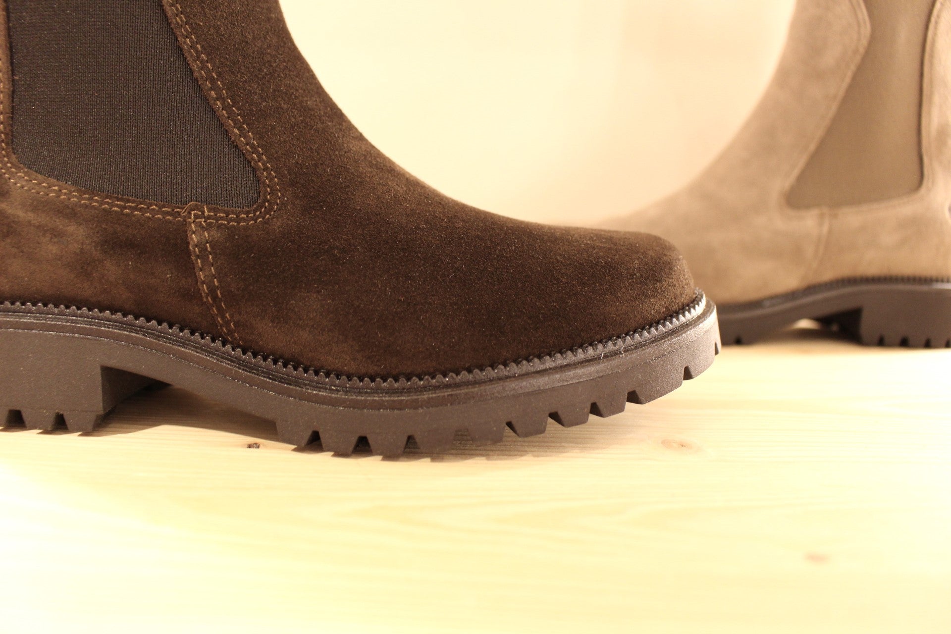 Chelsea cuir velours marron ou taupe TAMARIS