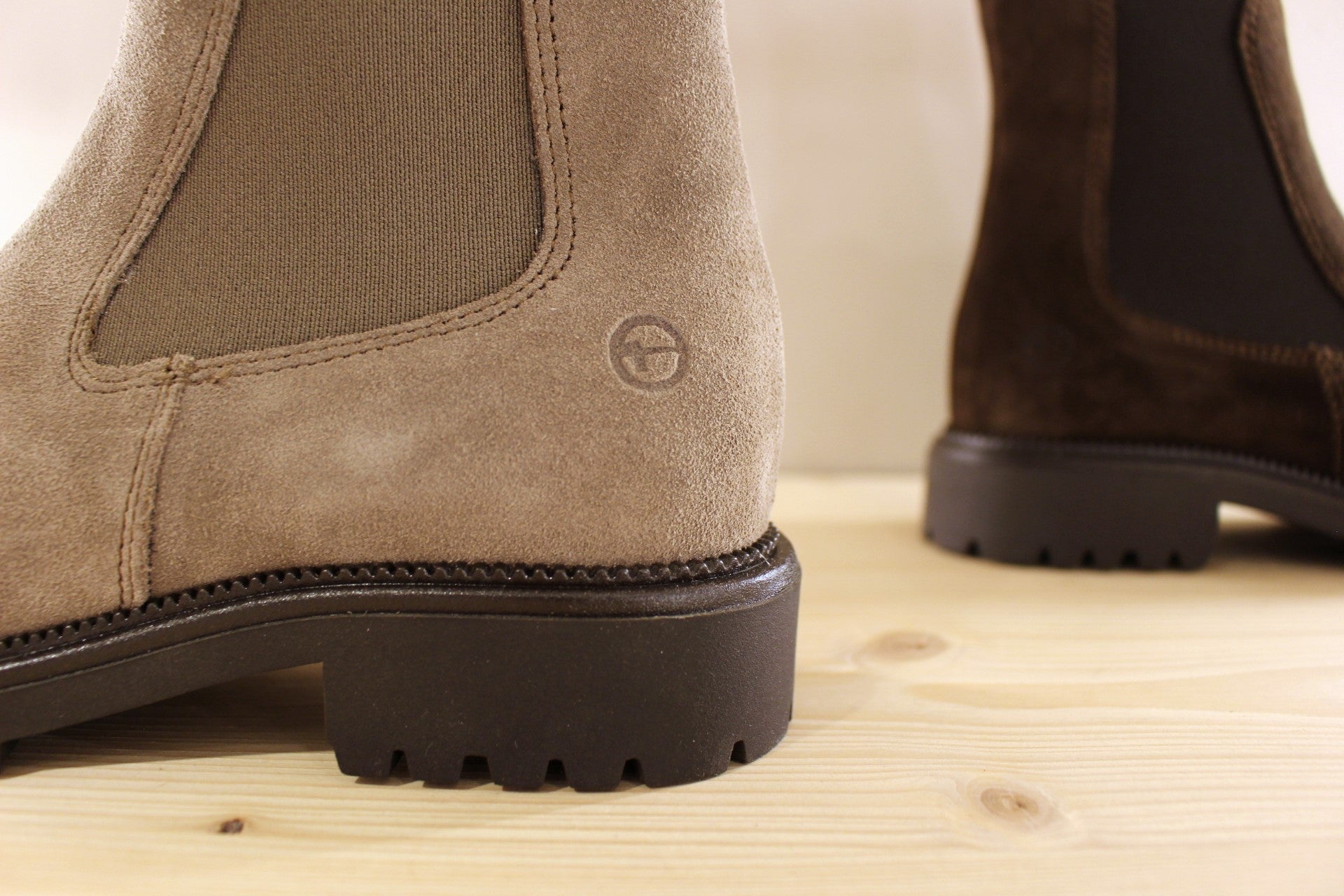 Chelsea cuir velours marron ou taupe TAMARIS