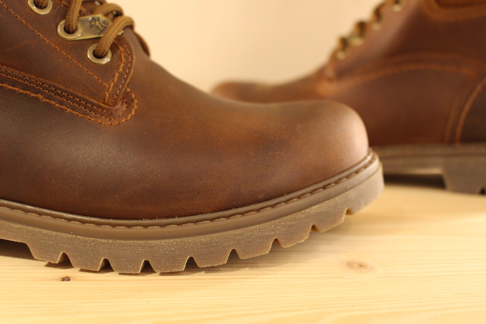 Bottines PANAMA JACK - Panama Amur gore-tex. Fabrication Espagnole. Bottines d'hiver pour hommes en cuir gras de couleur marron. Cuir traité waterproof. Bottines doublées en Gore-tex.